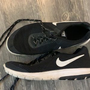 Black Nike running shoes, women’s size 8